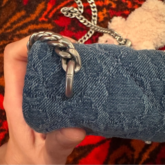 CHANEL
Denim Quilted Medium Camellia Sweetheart Flap Blue.
Come with dust bag. - Picture 4 of 14